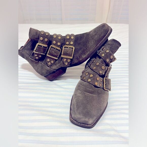 Zodiac Adele Suede Olive bootie boots! Like New!!! Size 7 - Picture 12 of 14